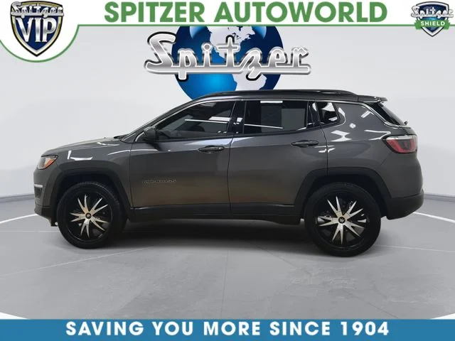 Used 2019 Gray Jeep Latitude image 7