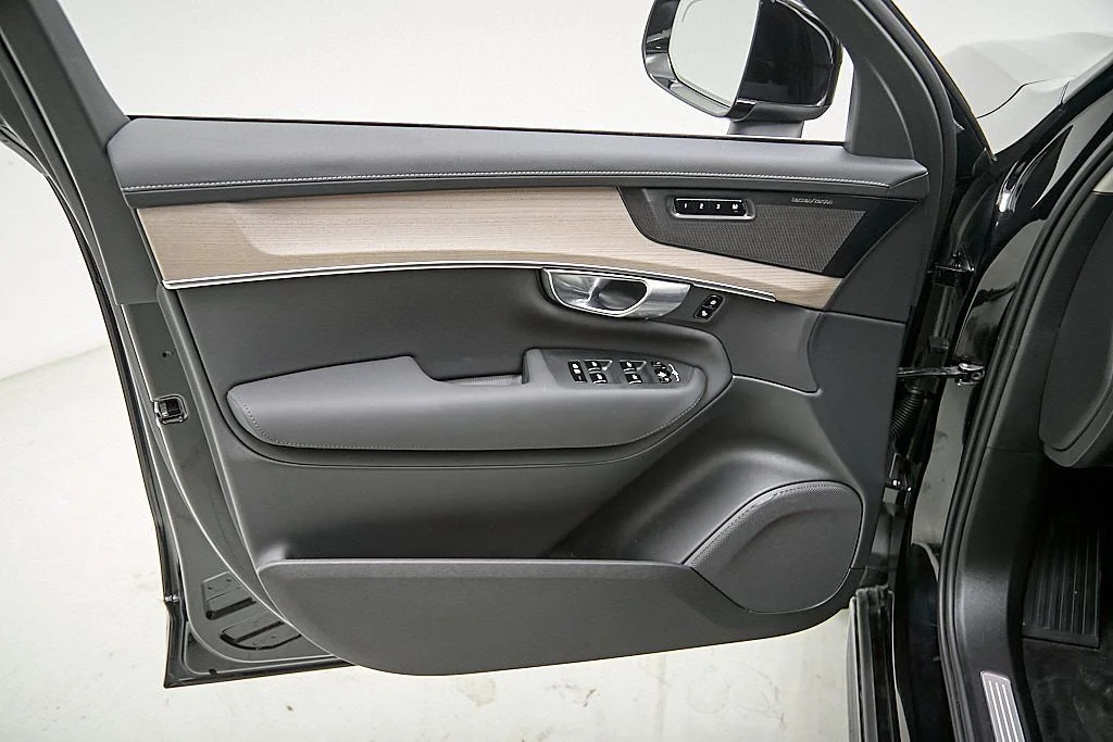 2026 Volvo XC90 Plus - Photo 10