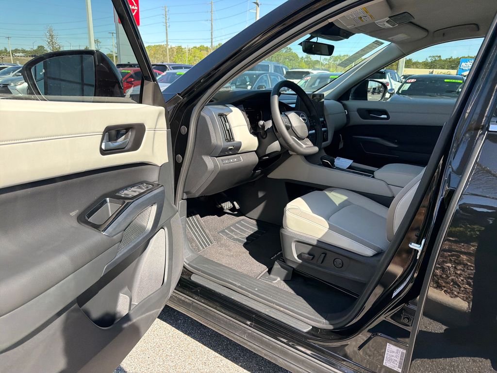 New 2026 Nissan Pathfinder SL 4D Sport Utility