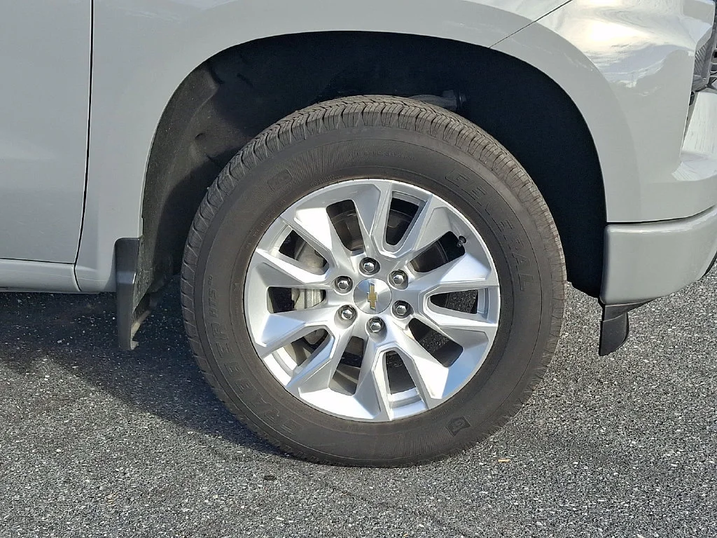 Used 2025 Slate Gray Metallic Chevrolet Custom image 8
