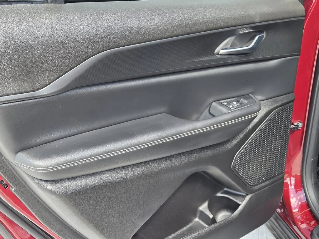 Used 2023 Red Jeep Laredo image 35