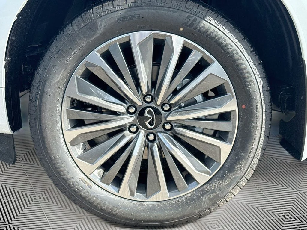 New 2027 RADIANT WHITE INFINITI Luxe 2WD image 34