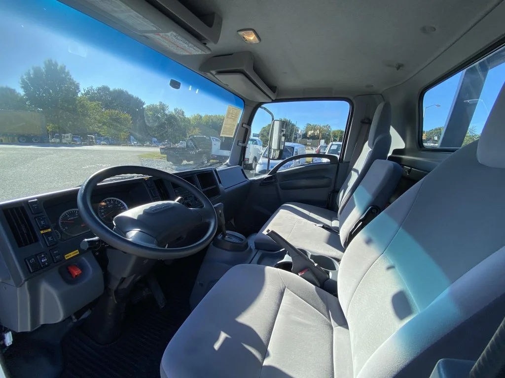 Used 2019  Isuzu Rollback image 13
