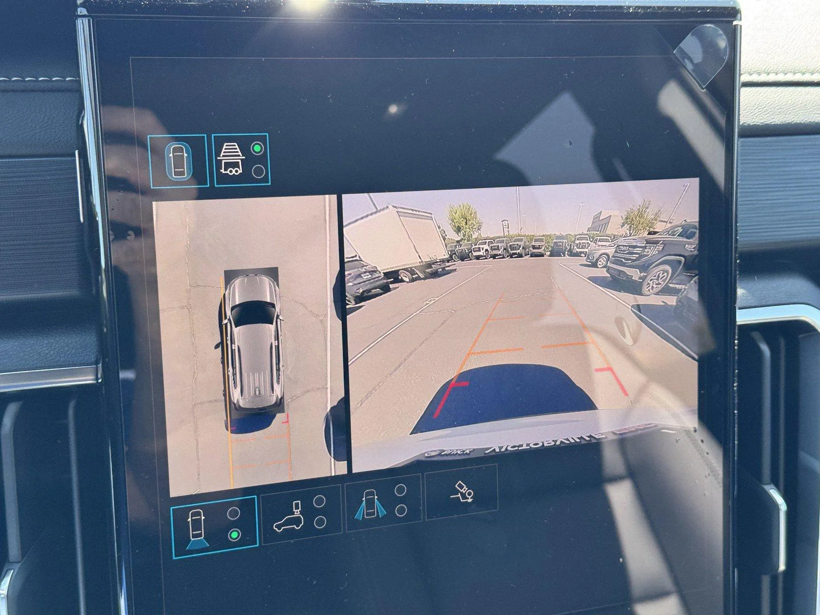 New 2026 Glacier White Tricoat GMC Elevation image 13
