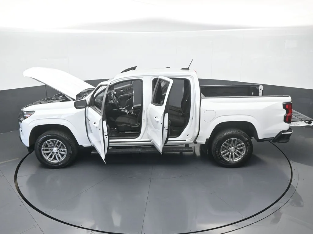 Used 2023 Summit White Chevrolet LT image 59