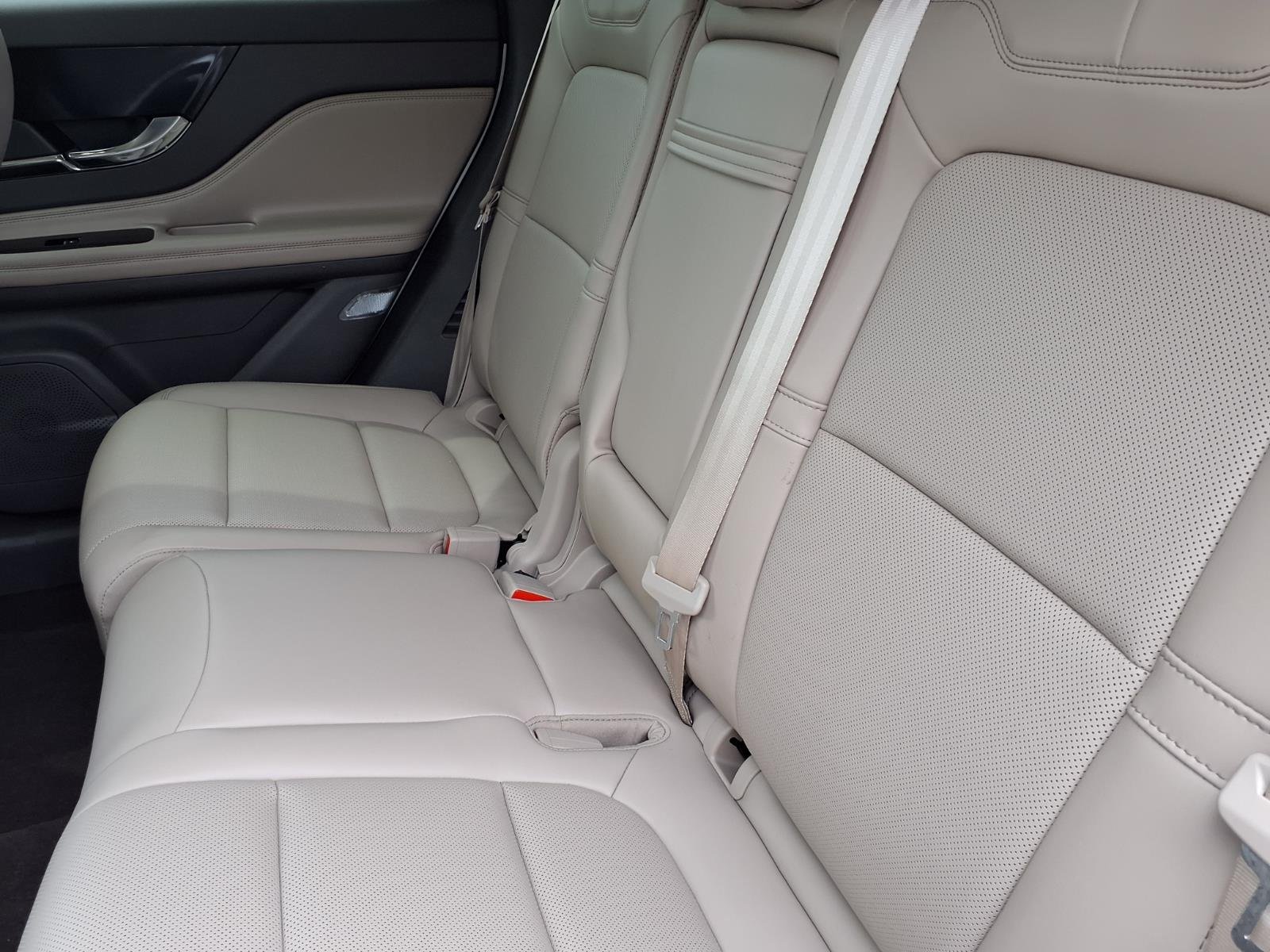 Certified Used 2023 Pristine White Lincoln Standard image 6