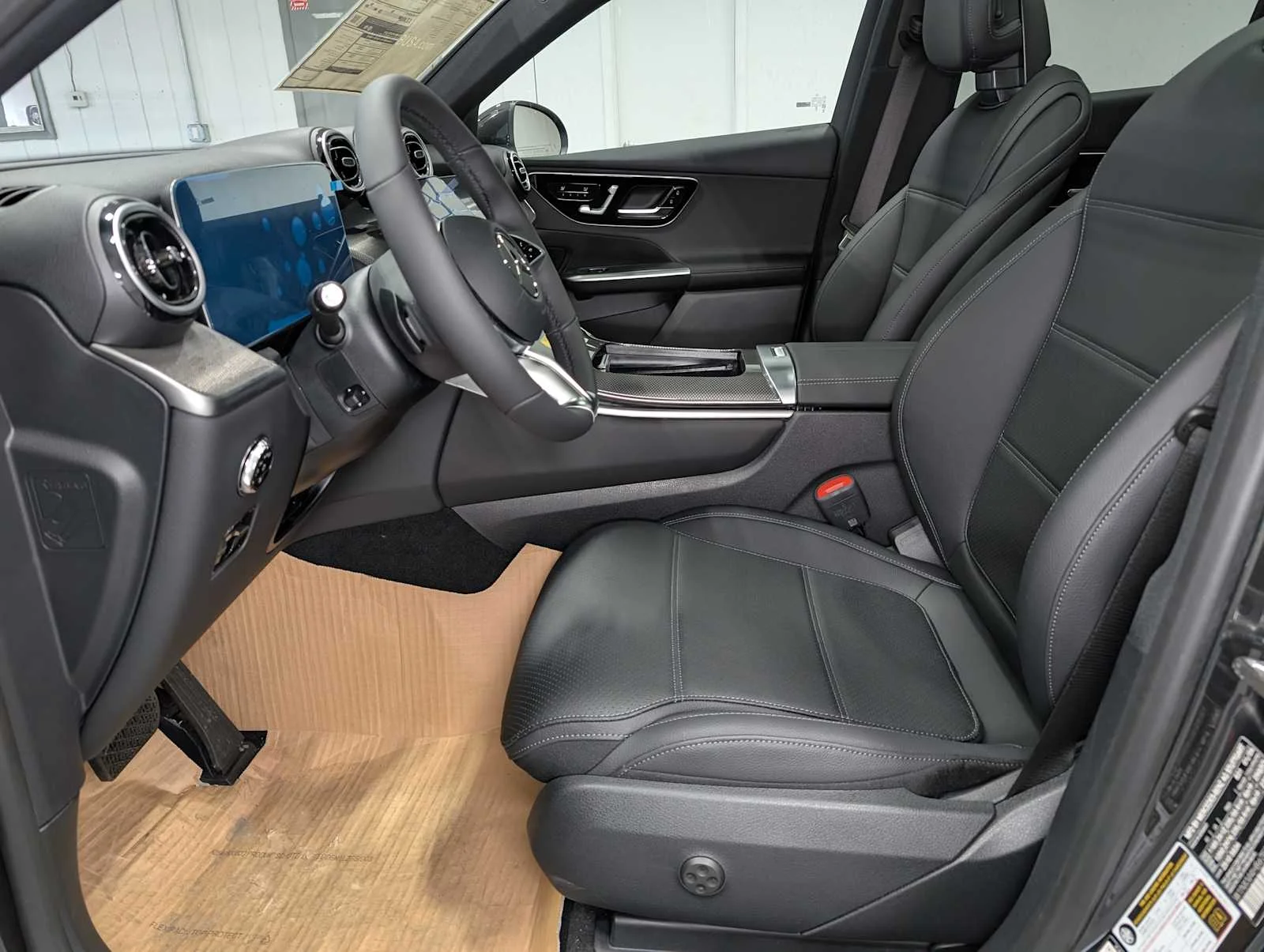Certified Used 2026 Graphite Grey Metallic Mercedes-Benz GLC 300 image 4
