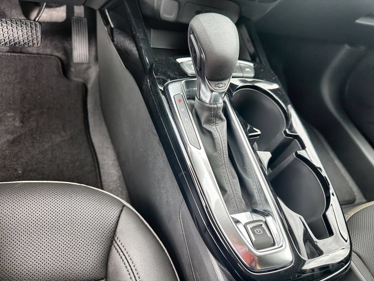 New 2026 Mosaic Black Metallic Chevrolet ACTIV image 14