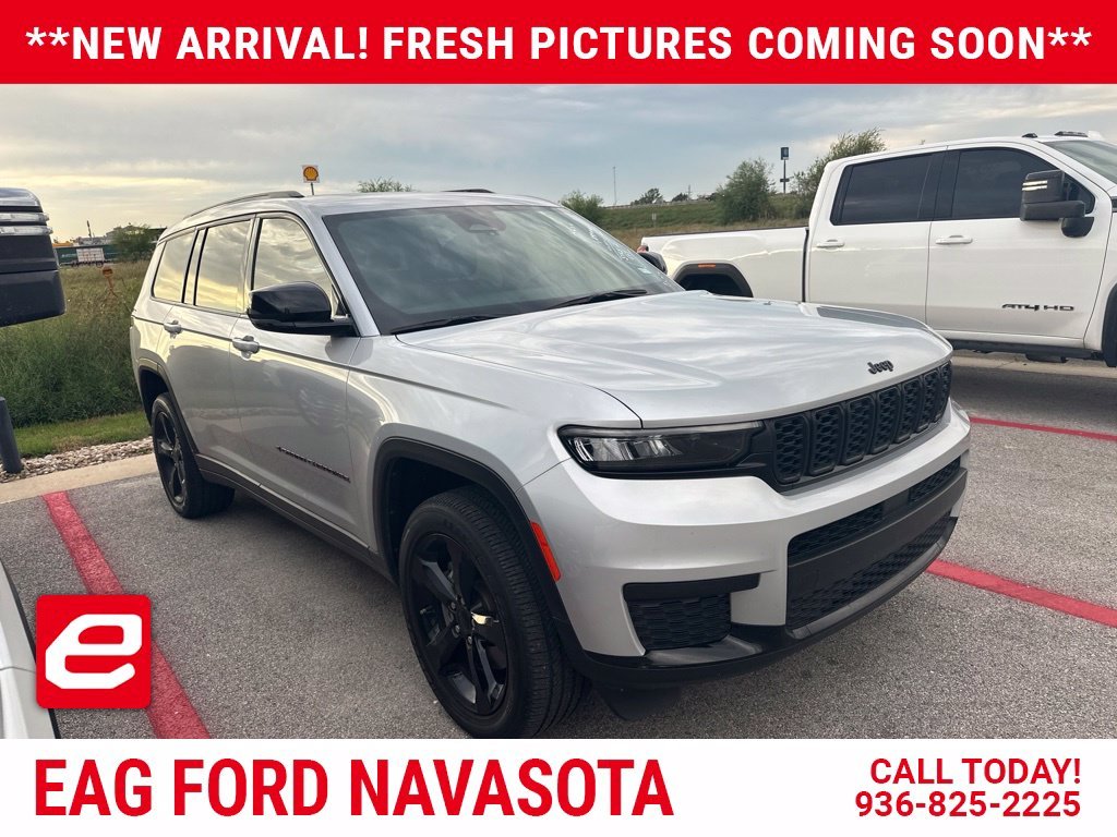 Used 2024 Silver Jeep Altitude X image 1