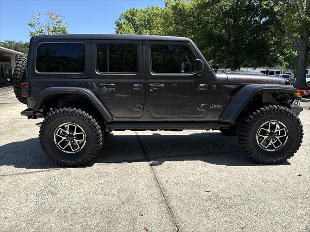 New 2026 Granite Crystal Metallic Clear-Coat Exterior Paint Jeep Rubicon image 9