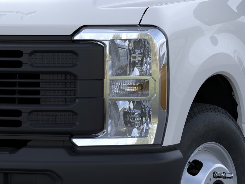2025 Ford F-350 Super Duty Chassis Cab XL - Photo 40