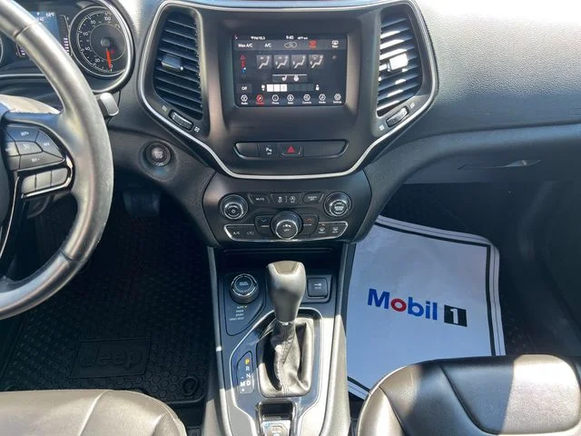 Used 2019 Granite Crystal Metallic Clearcoat Jeep Altitude image 11