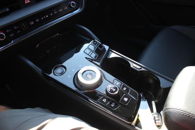 Used 2024 White Kia X-Line image 12
