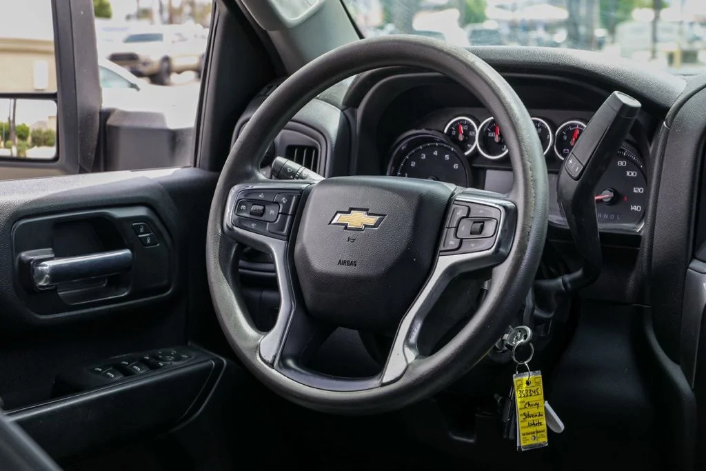 Used 2022 White Chevrolet Custom image 25