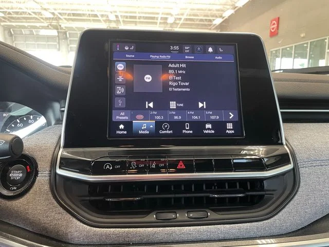 Used 2025 White Jeep Latitude image 15