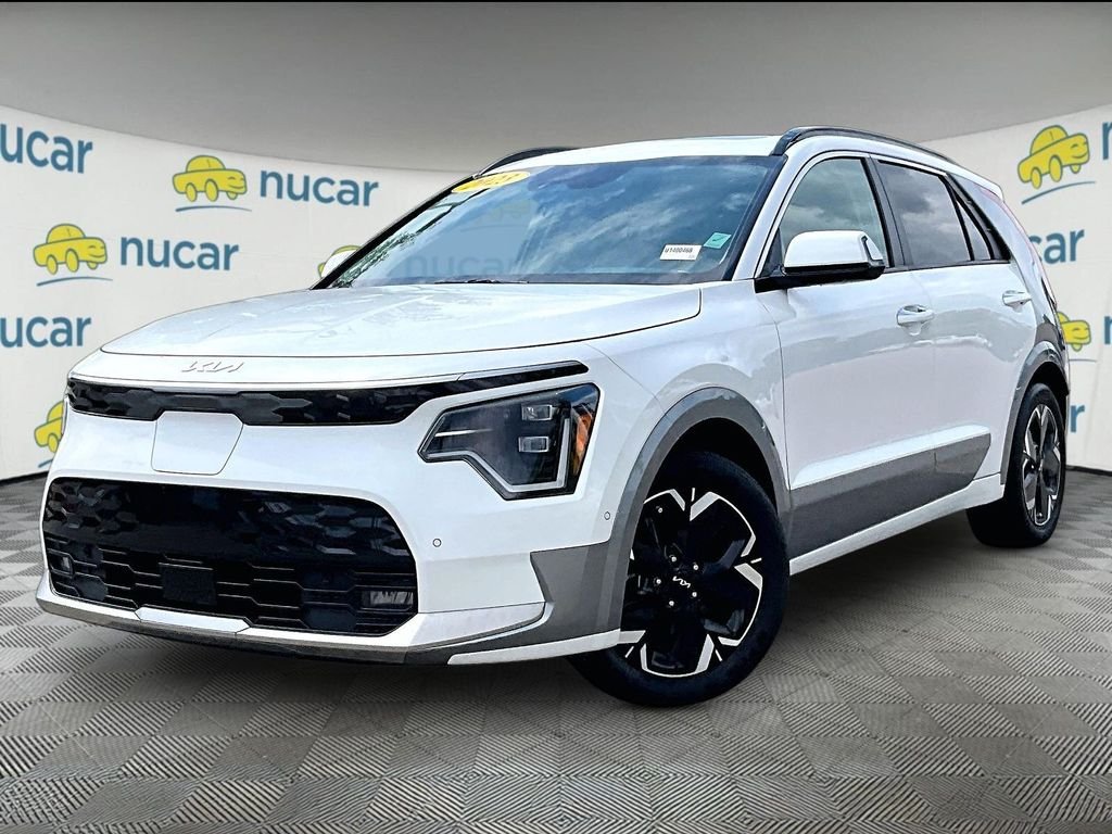 Used 2023 White Kia Wave image 3