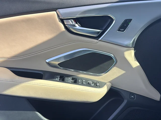 Used 2019 White Acura Base image 25