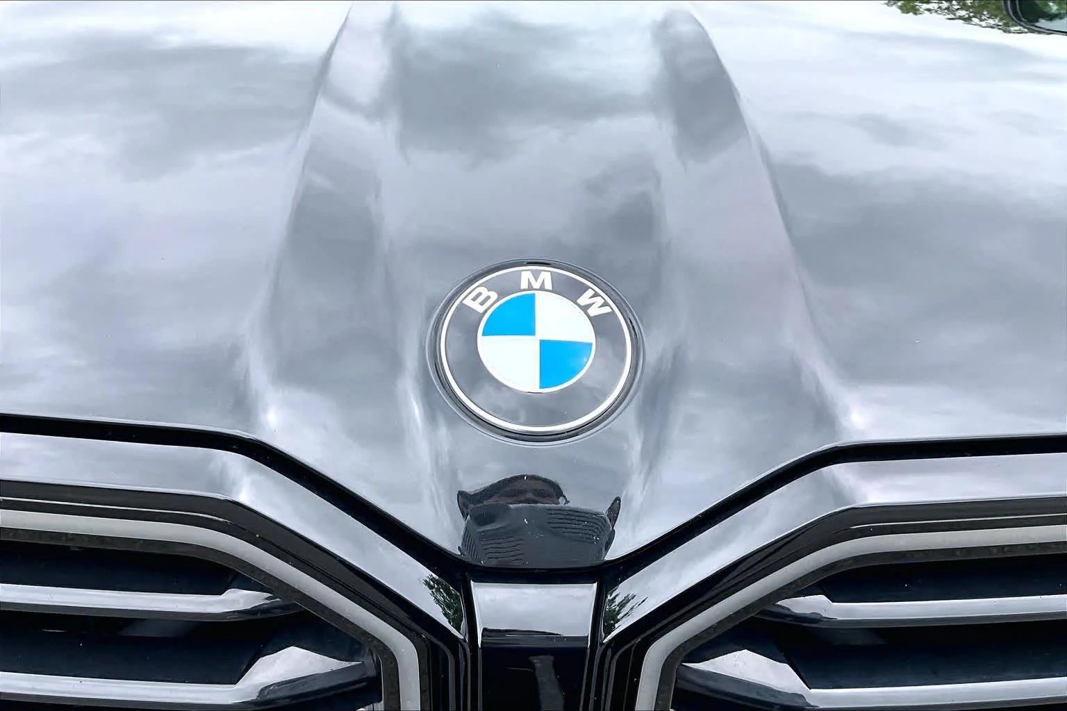Used 2024 Black Sapphire Metallic BMW  image 9