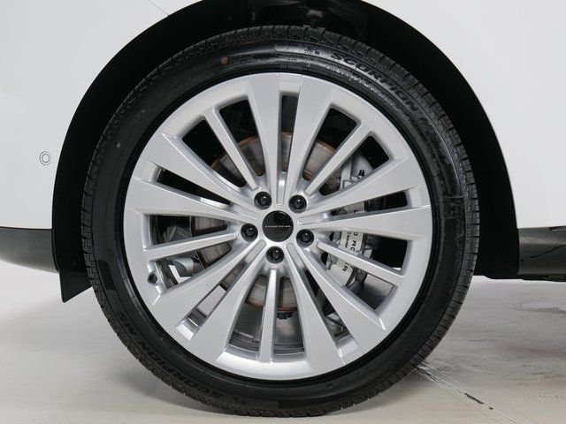 New 2026 Fuji White Land Rover SE image 9
