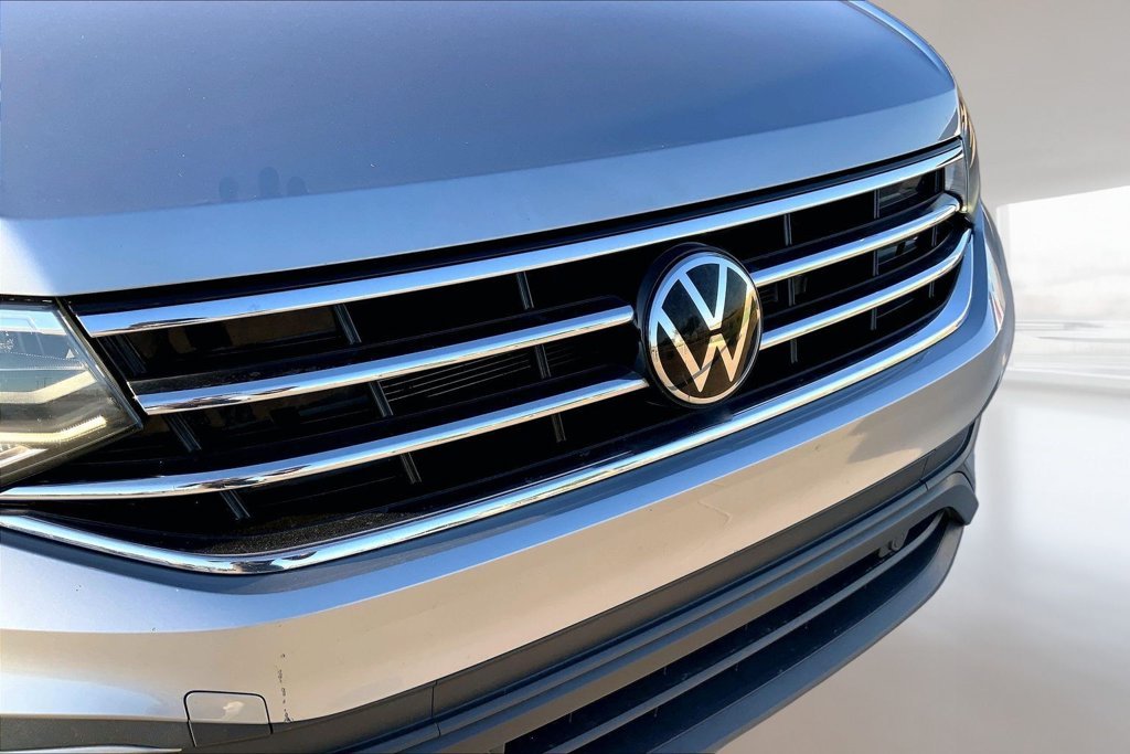 Certified Used 2024 Pyrite Silver Metallic Volkswagen 2.0T SE image 27