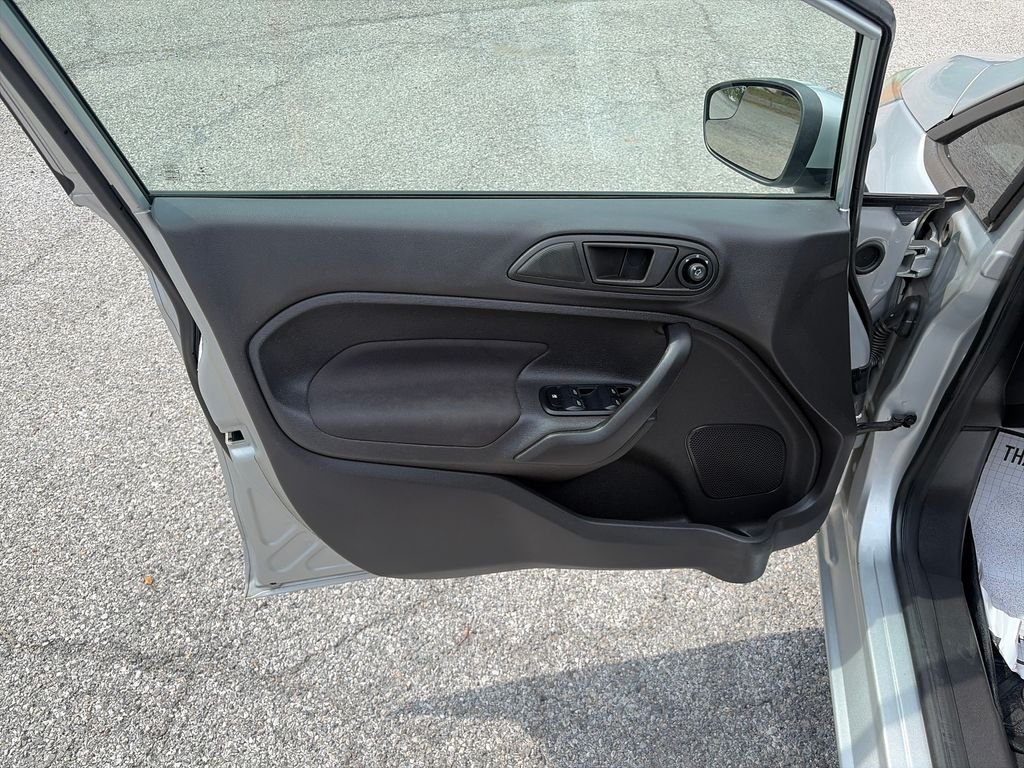 Used 2018 Silver Ford SE image 11