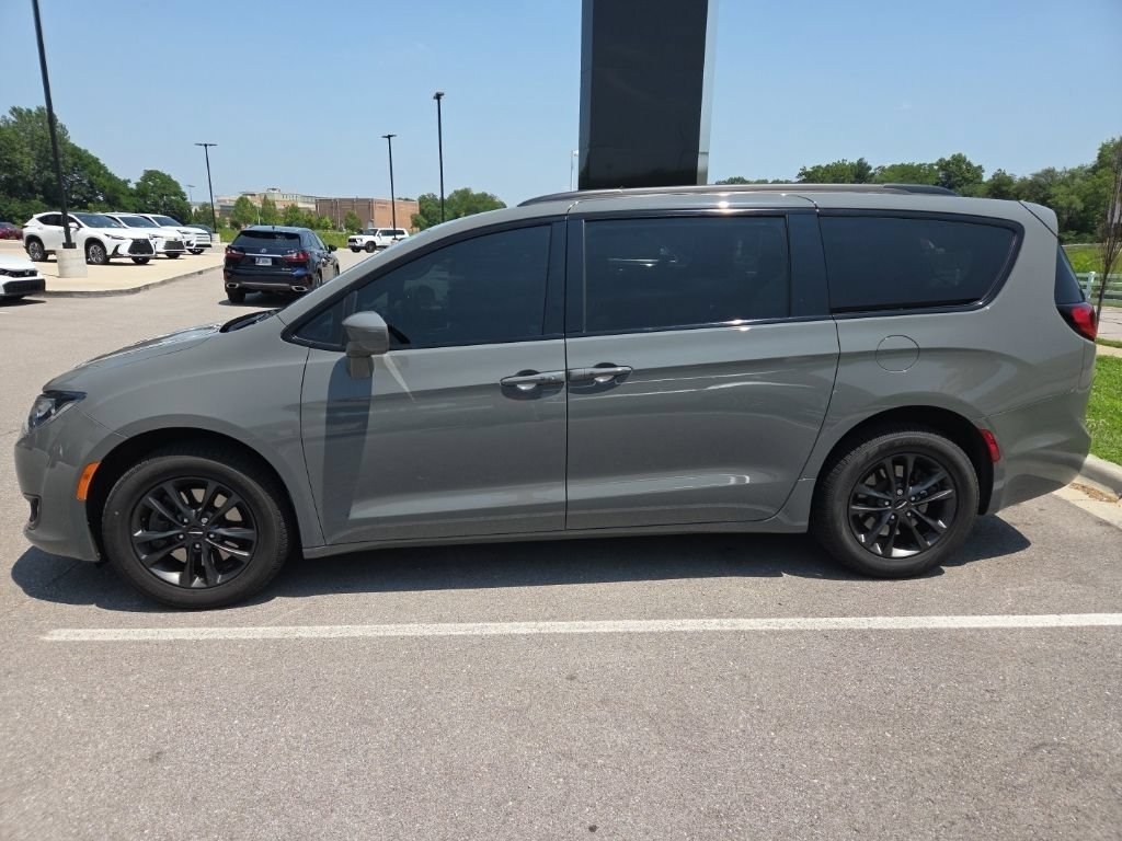 Used 2020 Ceramic Gray Clearcoat Chrysler Launch Edition image 8