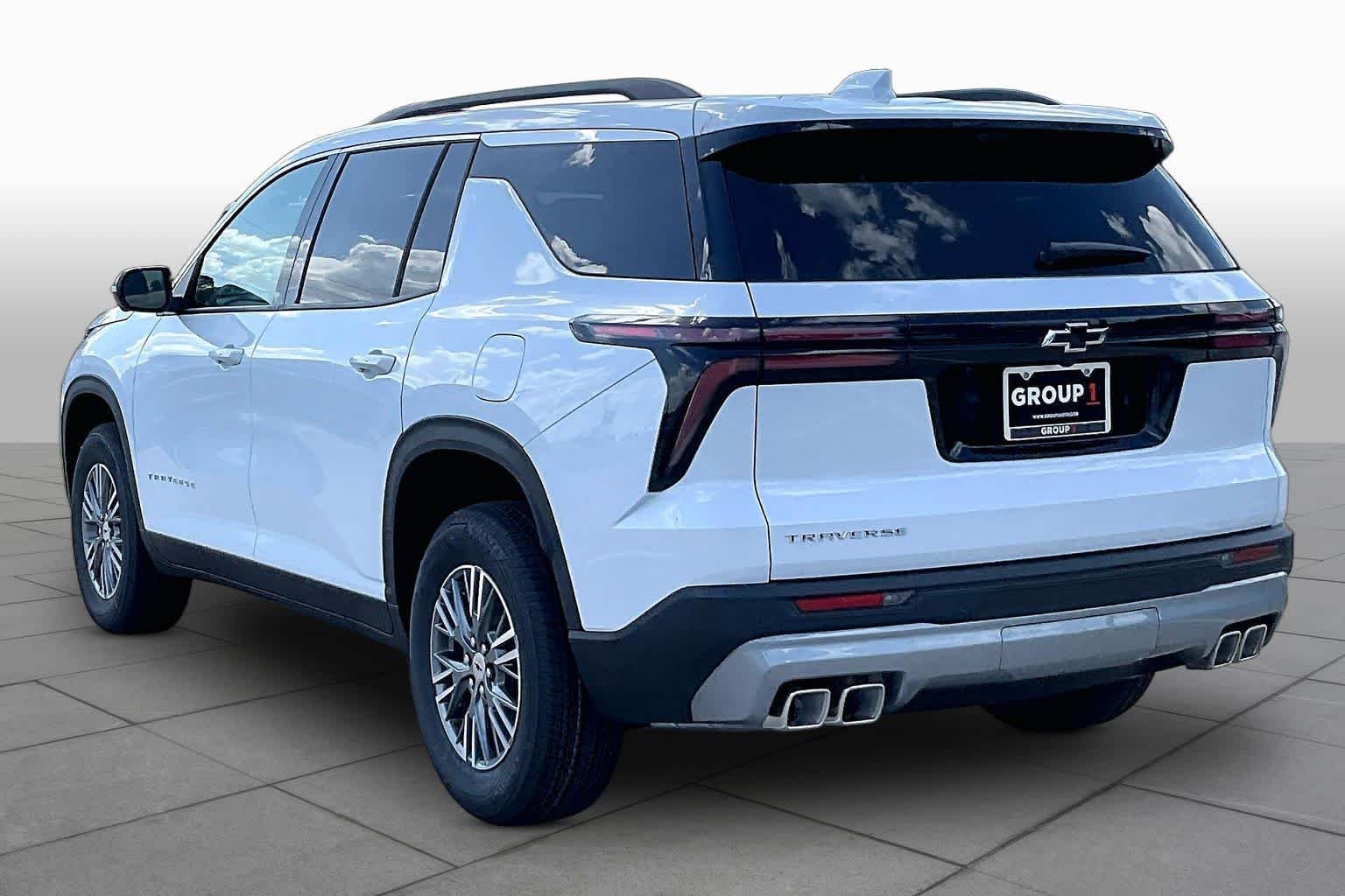 New 2027 Polar White Tricoat Chevrolet LT image 4
