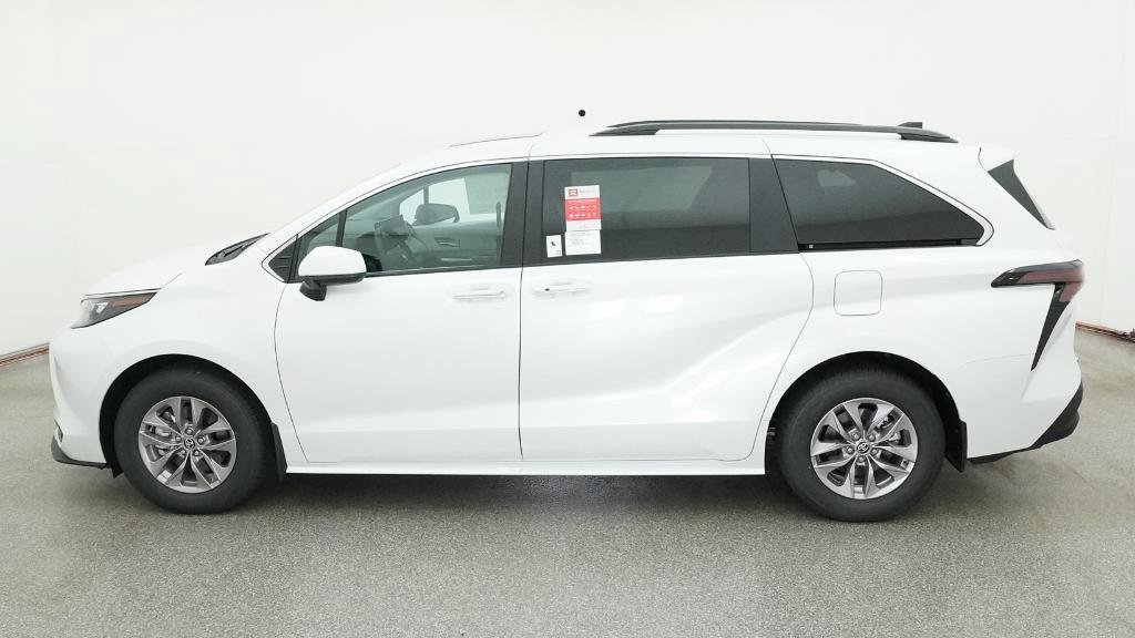 New 2026 Wind Chill Pearl Toyota XLE image 31