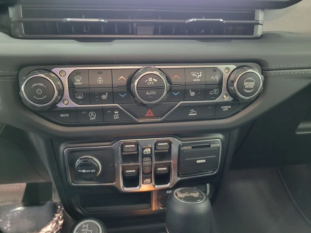New 2026 Reign Exterior Paint Jeep Sahara image 16
