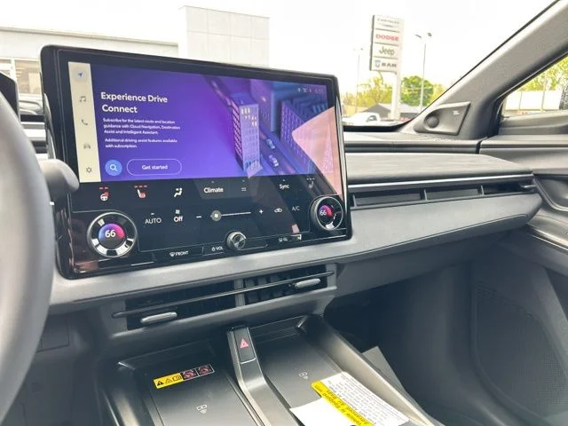 New 2026 Wind Chill Pearl with Midnight Black Metallic roof <sup>1</sup> Toyota  XSE image 39