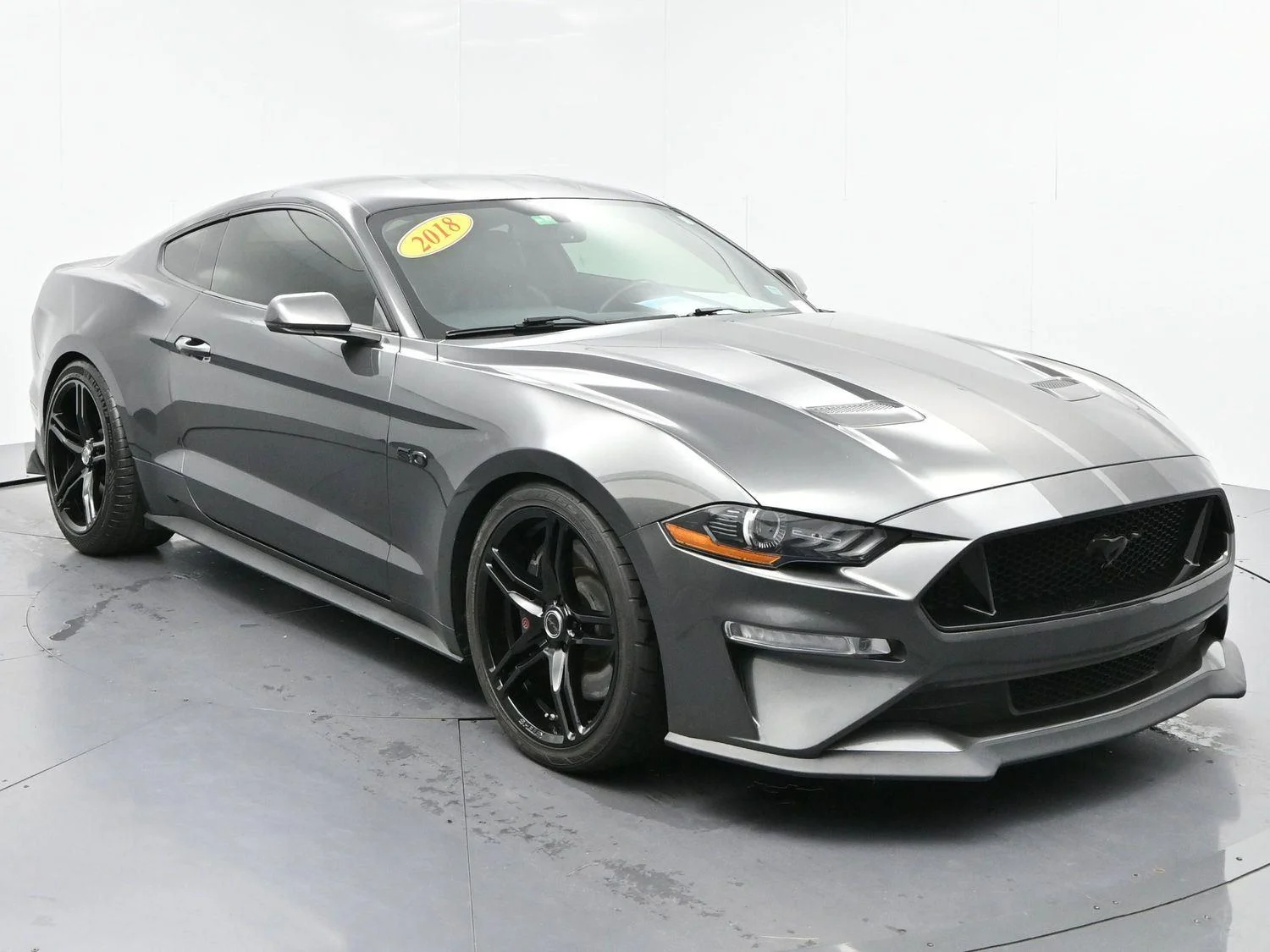 Used 2018 Magnetic Ford GT Premium image 2
