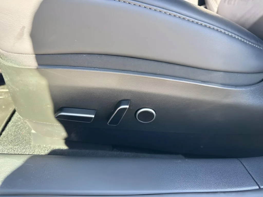 Used 2023 White Tesla Base image 10