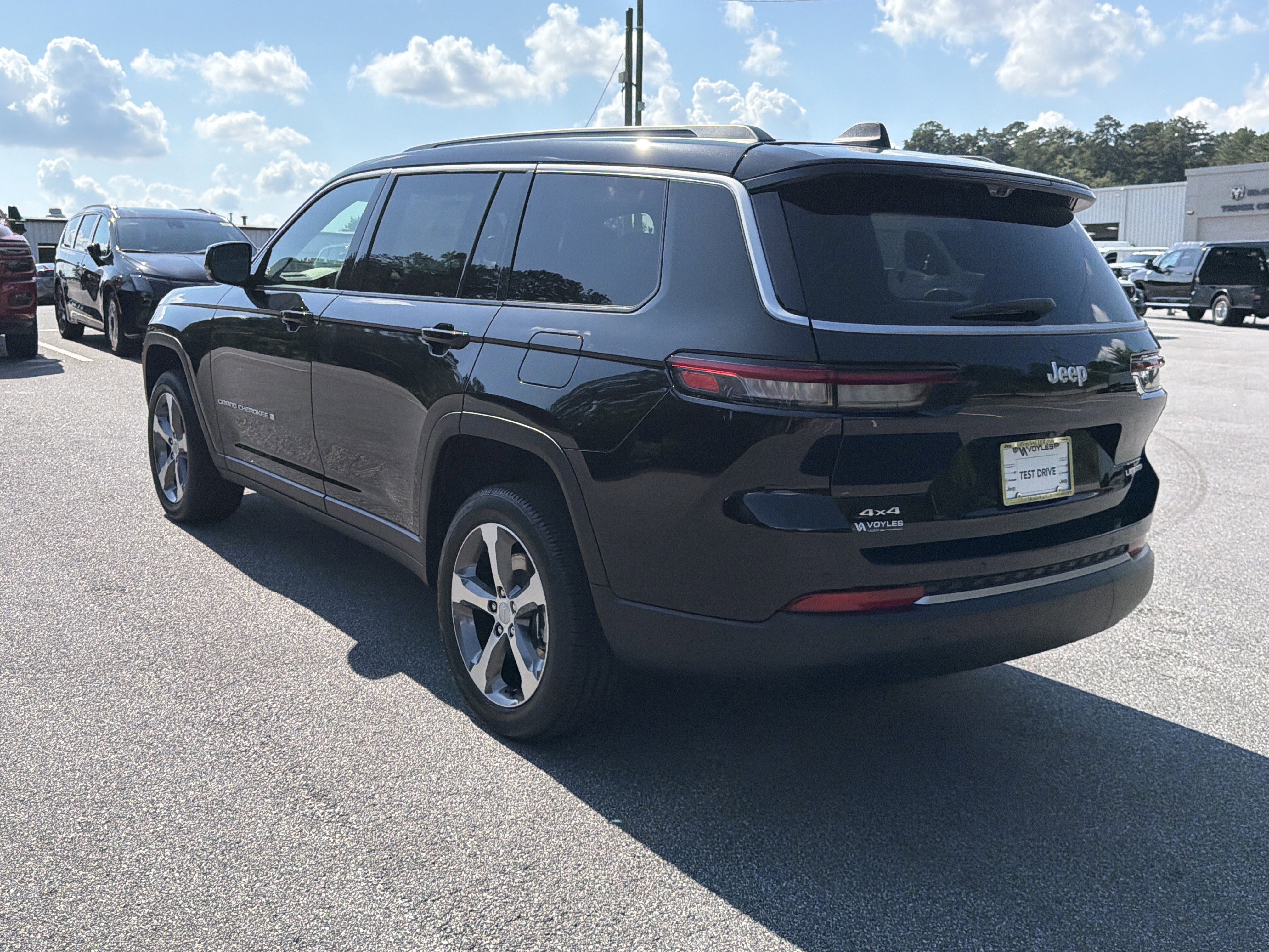 New 2026 Diamond Black Crystal Pearlcoat Jeep Limited image 6