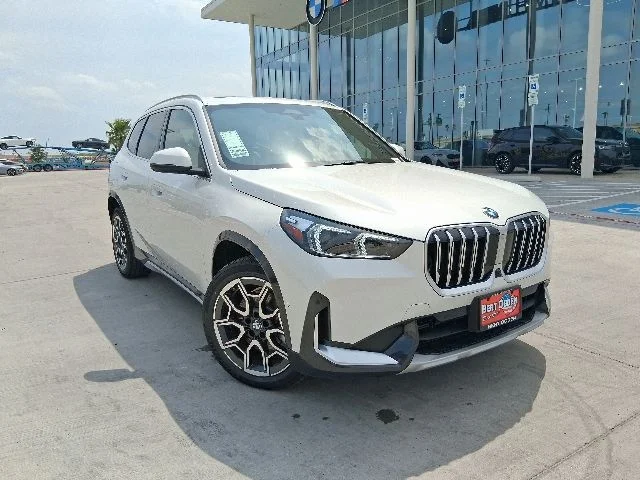 New 2026 Mineral White Metallic BMW xDrive28i image 1