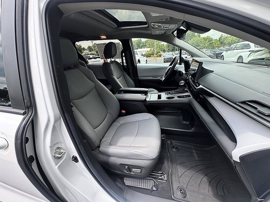 Used 2025 Wind Chill Pearl Toyota XLE image 20