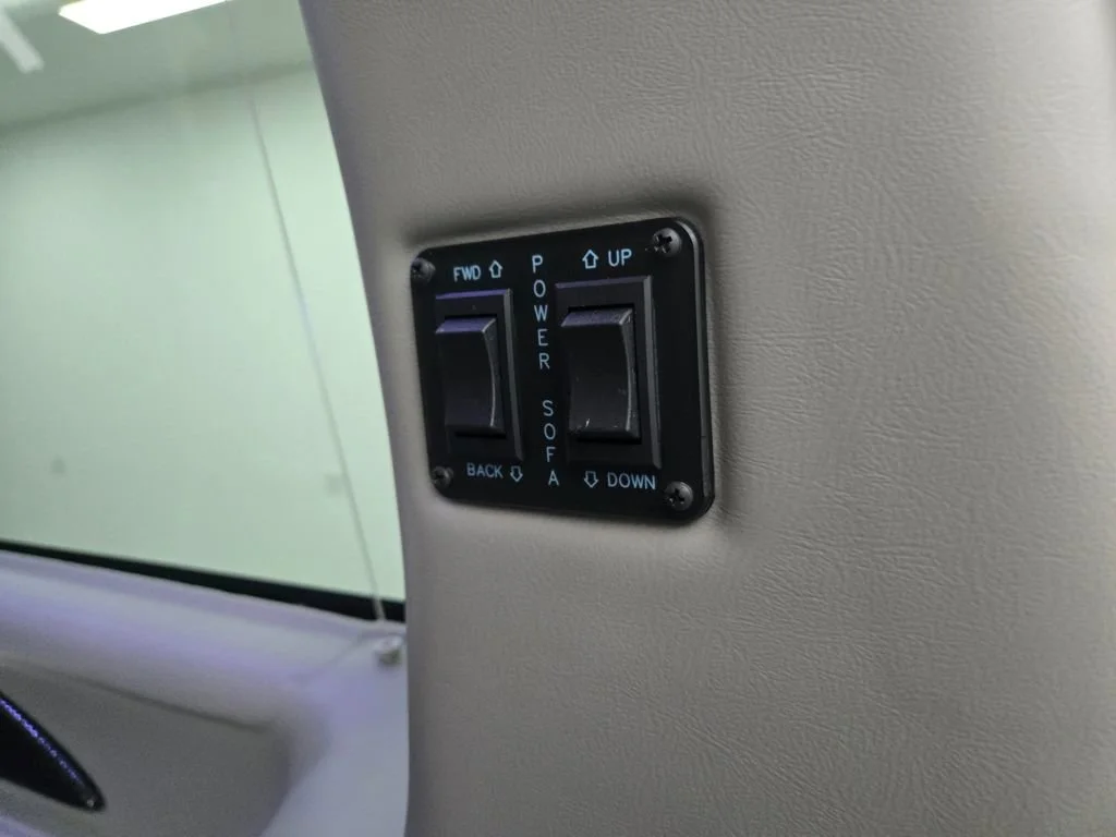 2023 GMC Savana Cargo Work Van - Photo 7