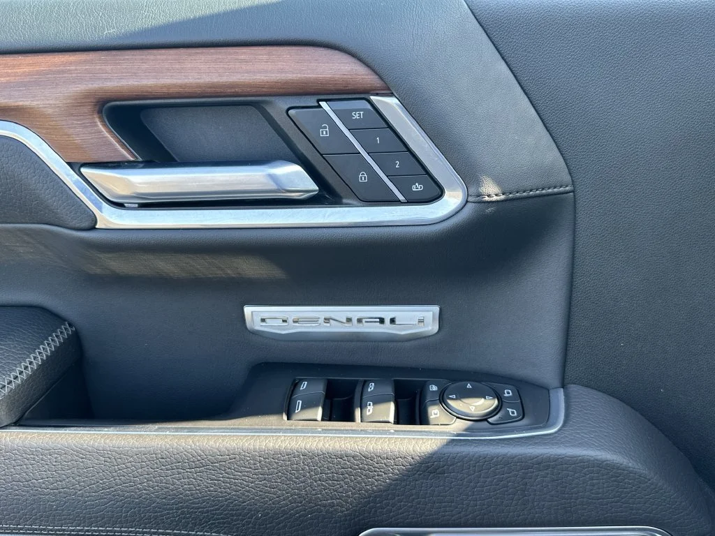 Used 2022 Black GMC Denali image 19