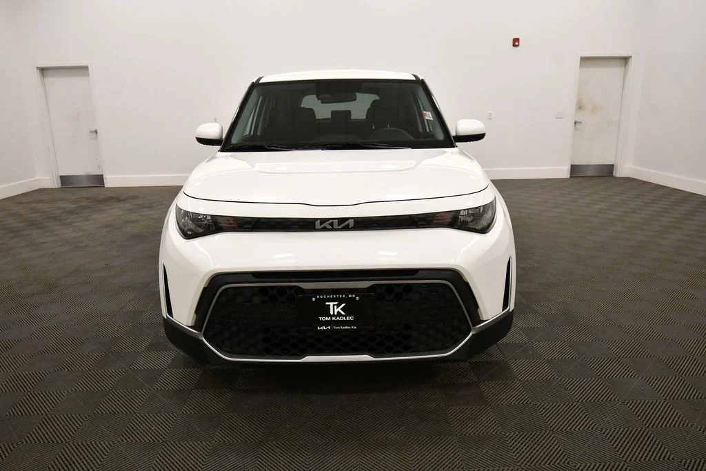 Certified Used 2025  Kia LX image 11