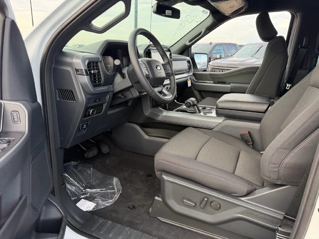 New 2026 Oxford White Ford XLT image 11