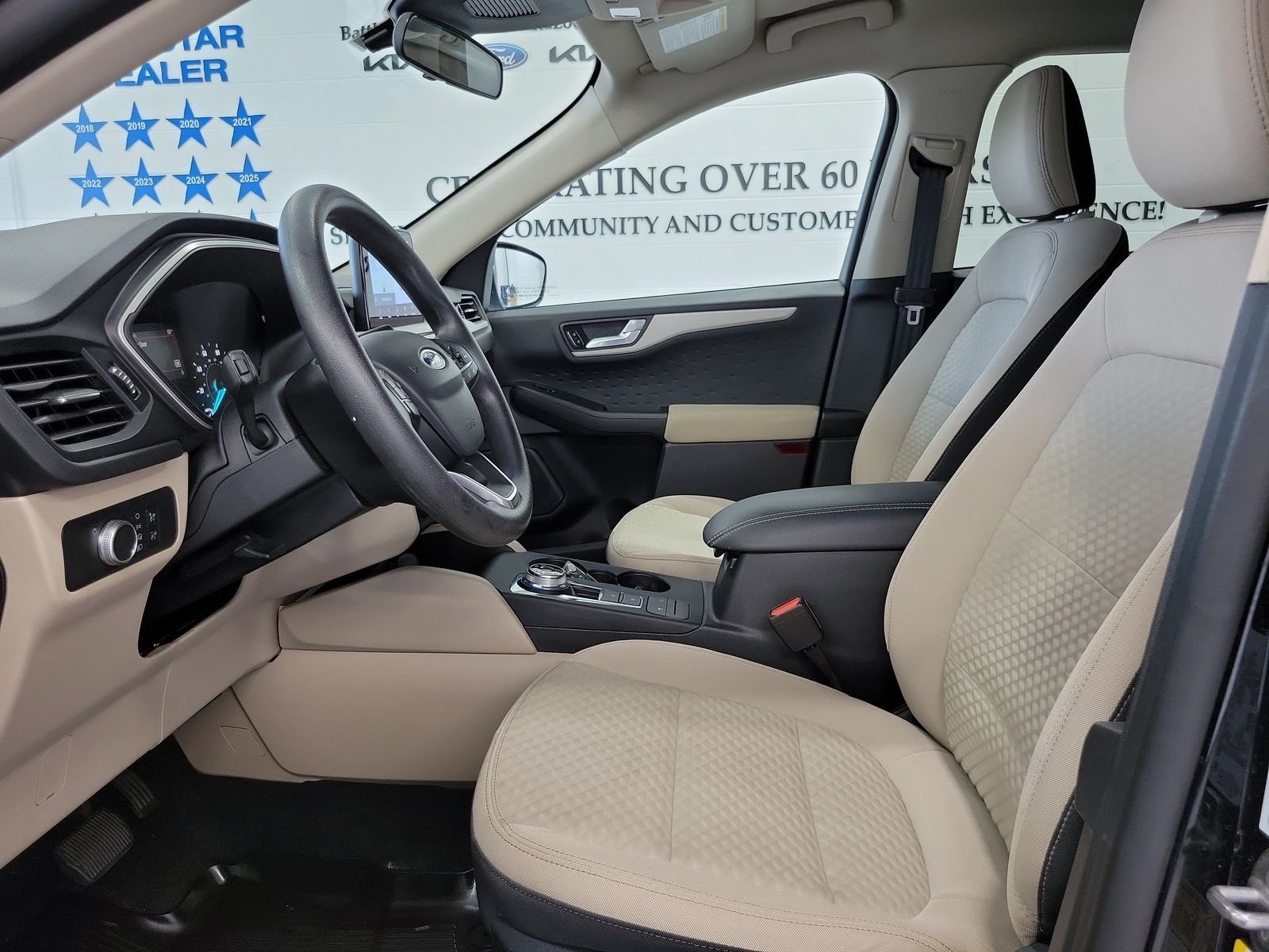 Used 2020  Ford SE image 8
