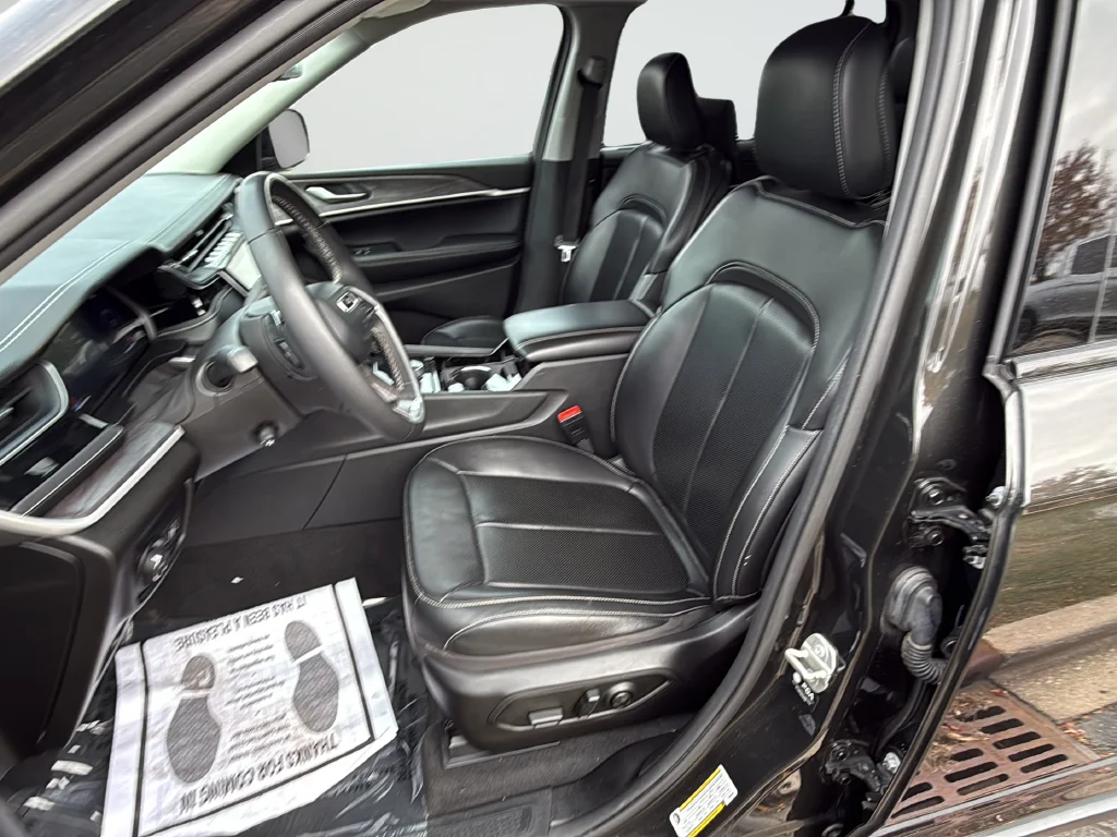 Used 2023 Gray Jeep Limited image 10