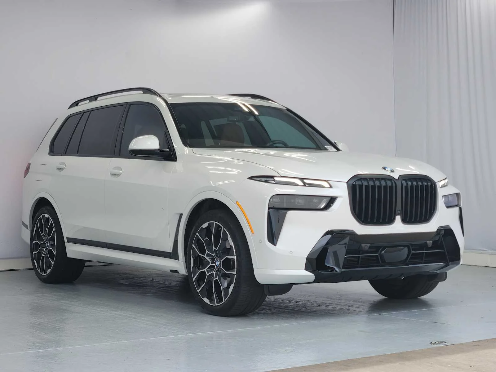Certified Used 2024 Mineral White Metallic BMW xDrive40i image 2