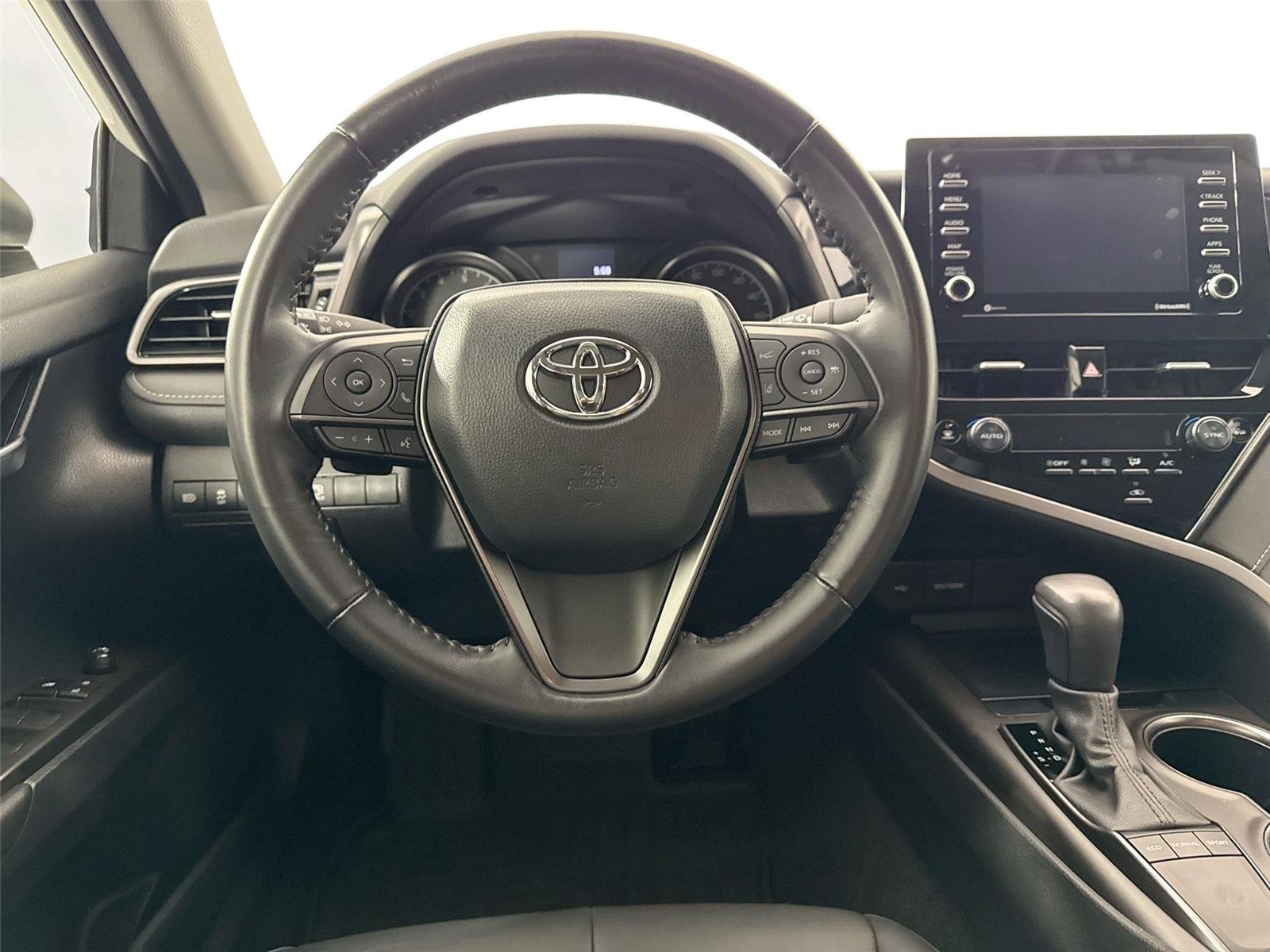 Used 2024 Ice Cap Toyota SE image 27