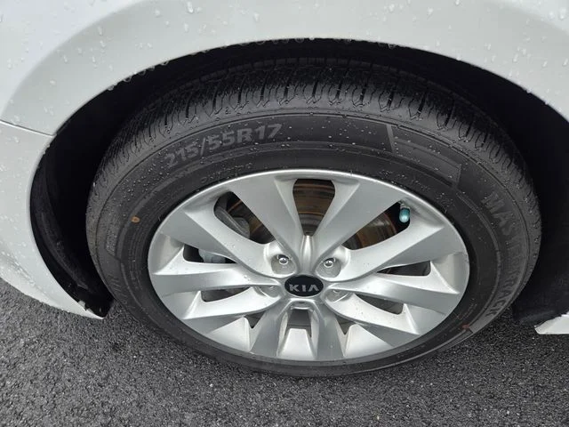 Used 2018 White Kia EX image 26