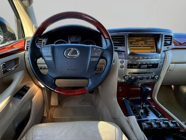 Used 2010  Lexus 570 image 8