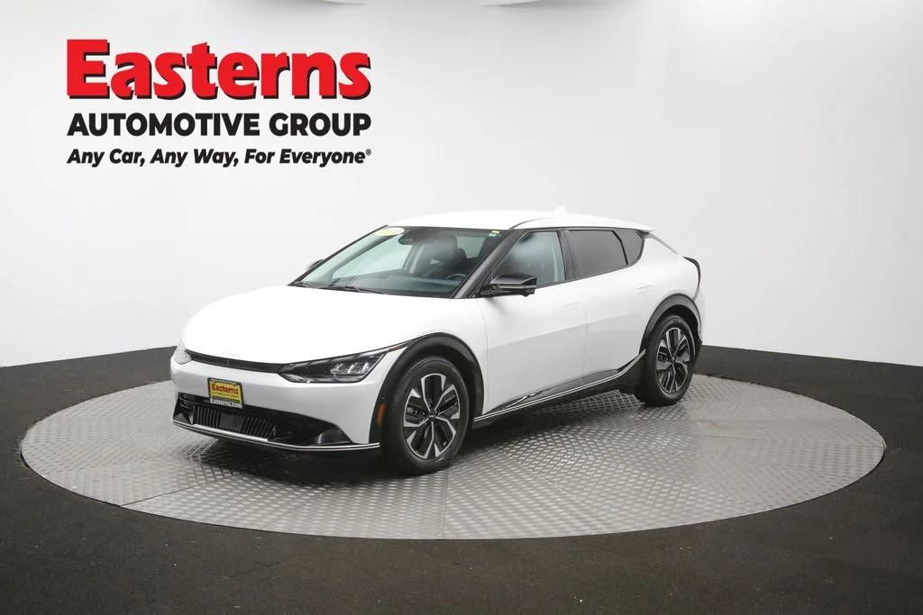 Used 2024 White Kia Wind image 58