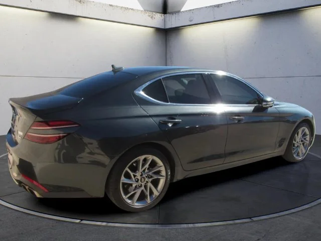 Used 2022 Black / Forest Green Genesis 2.0T image 3
