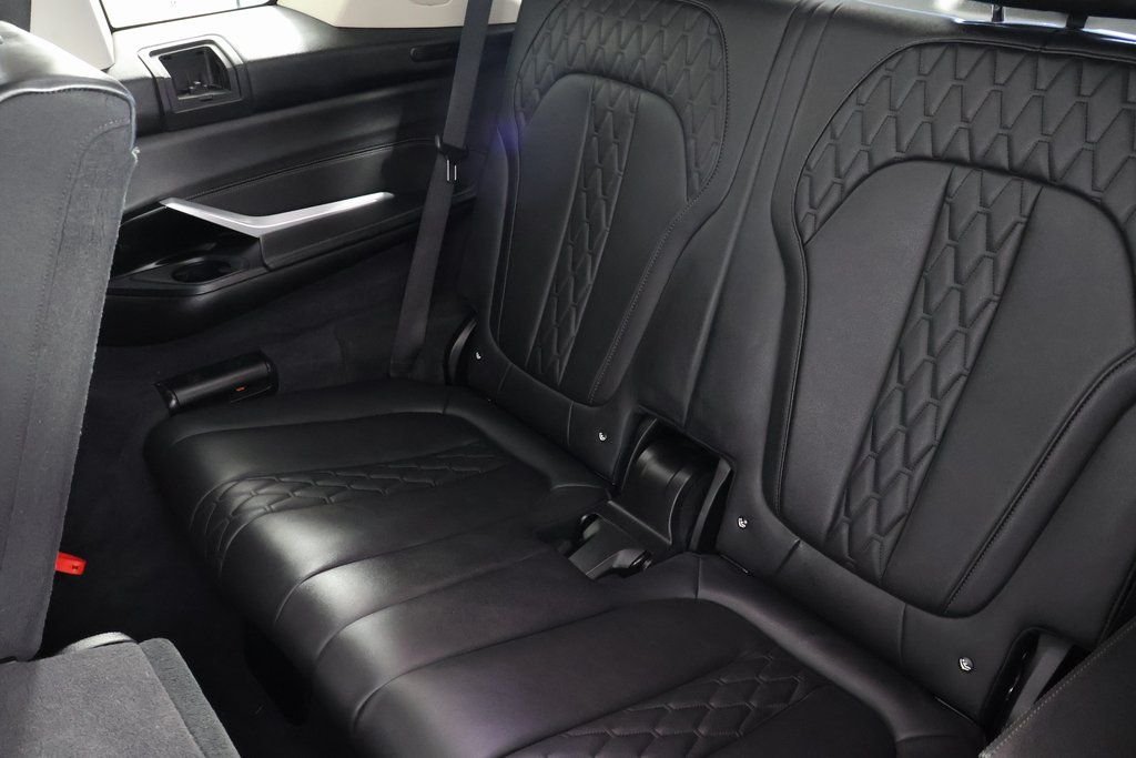 Used 2023 Black BMW xDrive40i image 12
