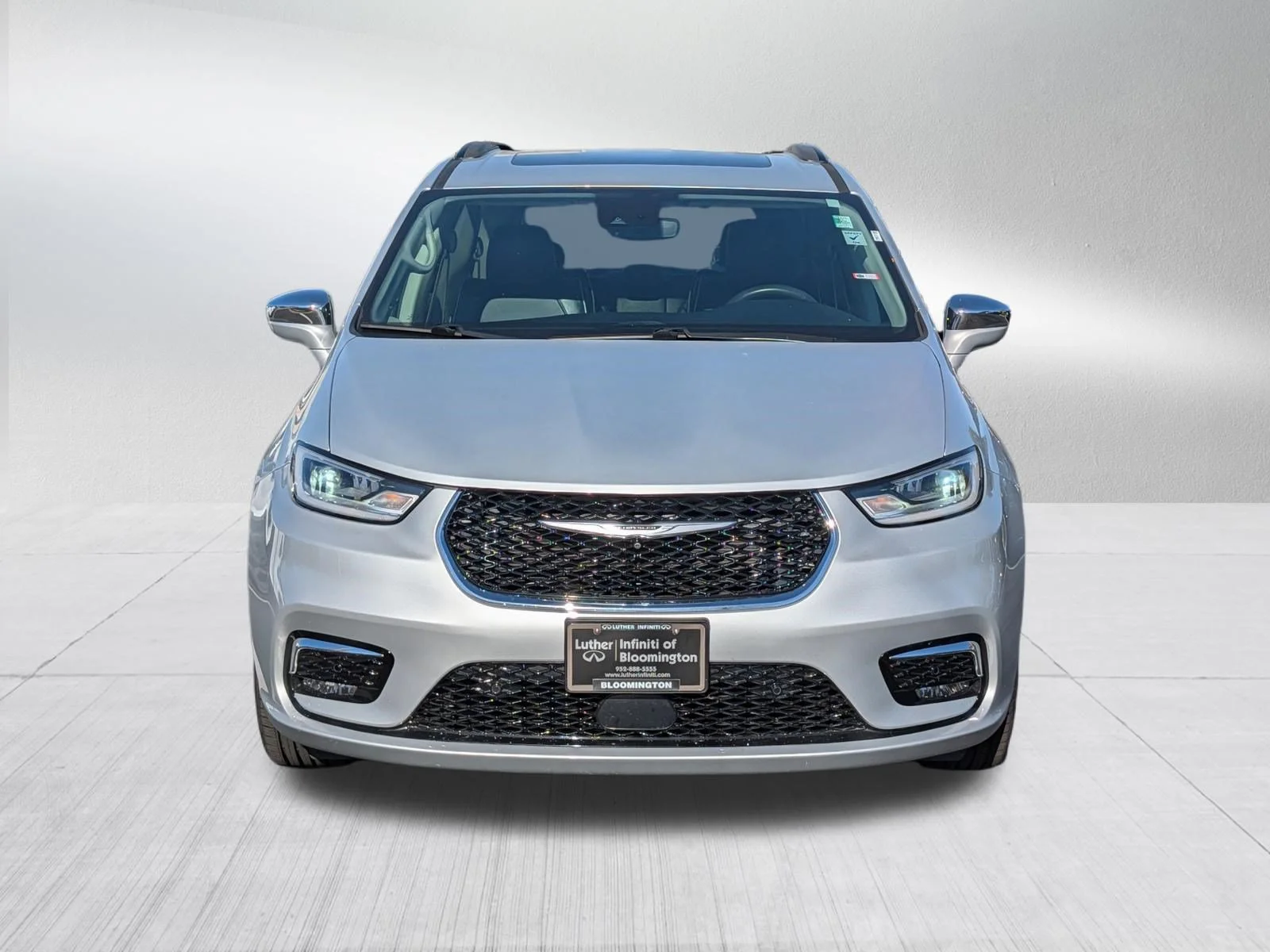 Used 2022 Chrysler Pacifica Limited with VIN 2C4RC3GG0NR137827 for sale in Bloomington, Minnesota