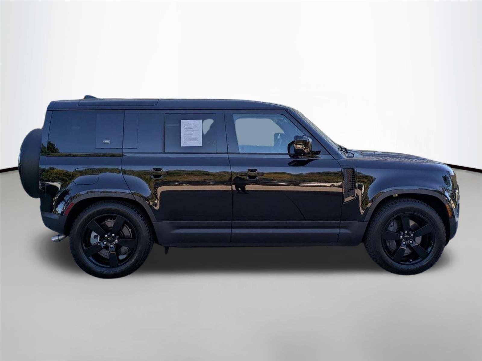 Used 2024 Santorini Black Metallic Land Rover SE image 4